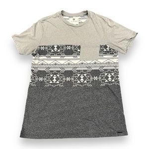 [On the Byas] Geometric Pattern Shirt